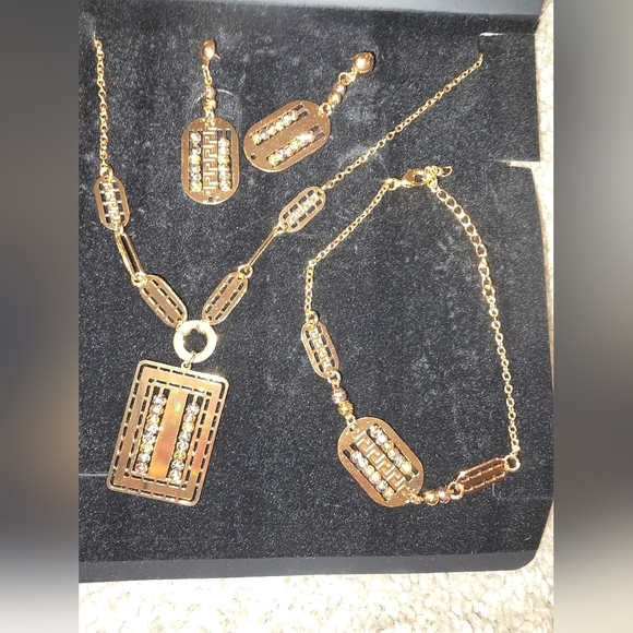 21kgp Dubai Elegant Gold Jewelry Set - Picture 2 of 5